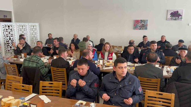 Bolvadin’de Şehit Aileleri Ve Gaziler Onuruna Yemek Verildi