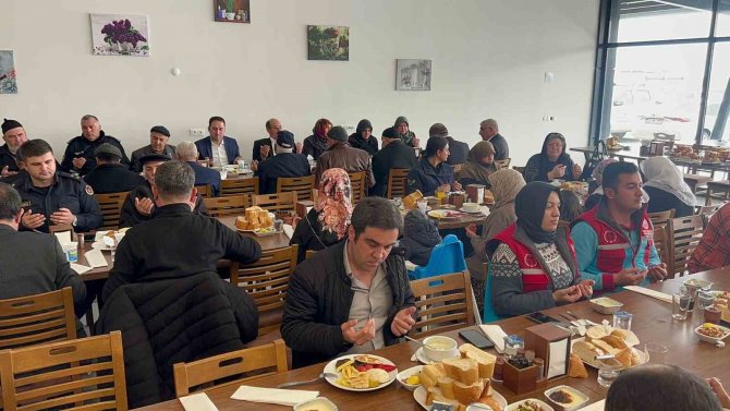 Bolvadin’de Şehit Aileleri Ve Gaziler Onuruna Yemek Verildi