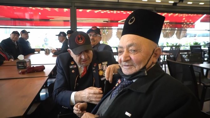 Çanakkale Zaferi Yıldönümünde Gazilere Ve Ankara’ya Göç Eden Depremzedelere Döner İkramı