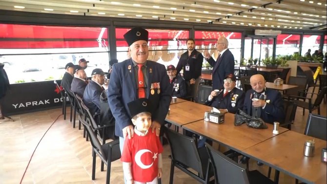 Çanakkale Zaferi Yıldönümünde Gazilere Ve Ankara’ya Göç Eden Depremzedelere Döner İkramı
