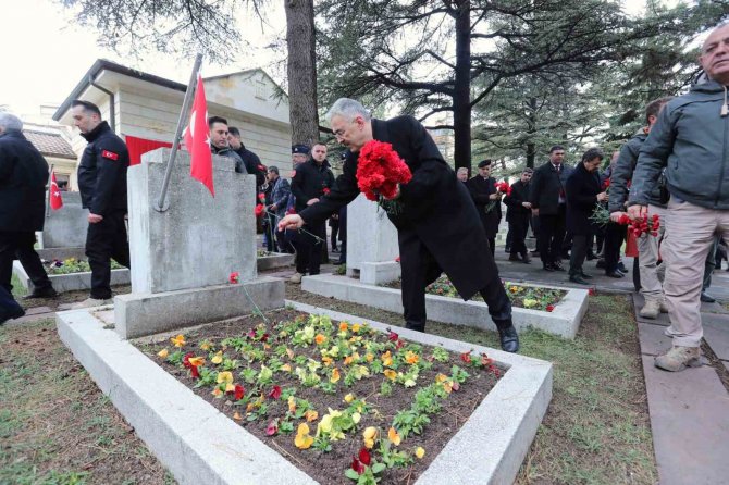 Hava Şehitliğinde Anma Töreni