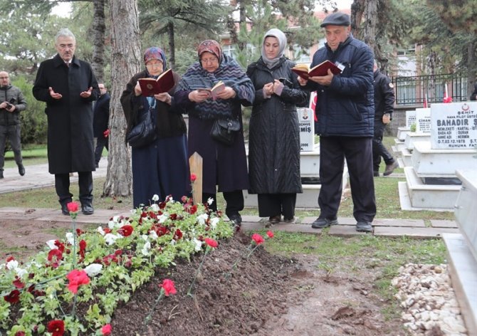 Hava Şehitliğinde Anma Töreni
