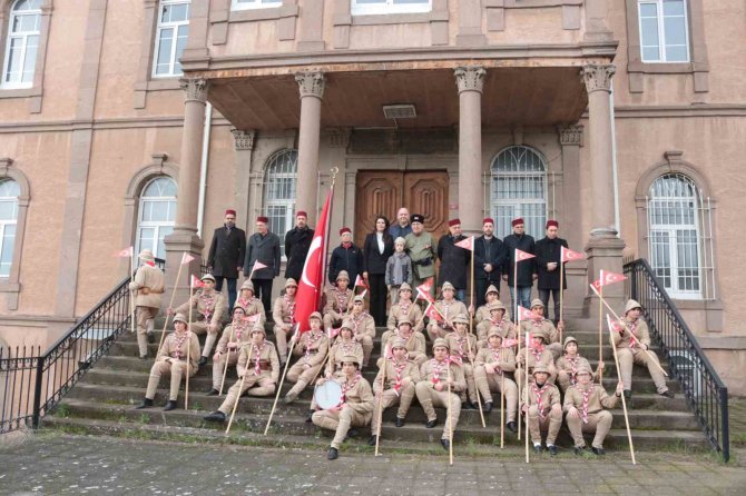 Balıkesir Liseli Keşşaflar, 108 Yıl Öncesi Gibi Askere Uğurlandı
