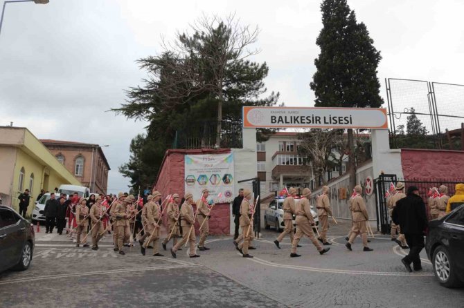 Balıkesir Liseli Keşşaflar, 108 Yıl Öncesi Gibi Askere Uğurlandı