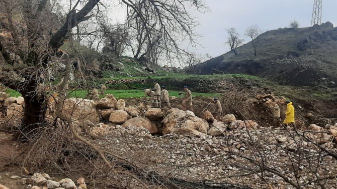 Adıyaman’da Selde Kaybolan 2 Aylık Hamile Olan Hemşire Ve Kızının Arama Çalışmaları 4. Günde De Sürüyor