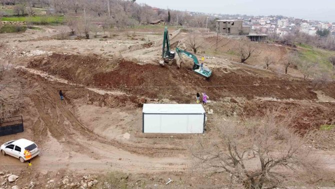 Adıyaman’da Selde Kaybolan 2 Aylık Hamile Olan Hemşire Ve Kızının Arama Çalışmaları 4. Günde De Sürüyor