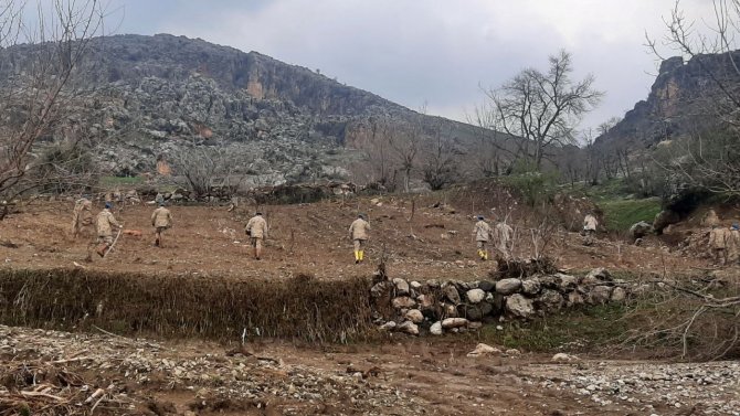 Adıyaman’da Selde Kaybolan 2 Aylık Hamile Olan Hemşire Ve Kızının Arama Çalışmaları 4. Günde De Sürüyor