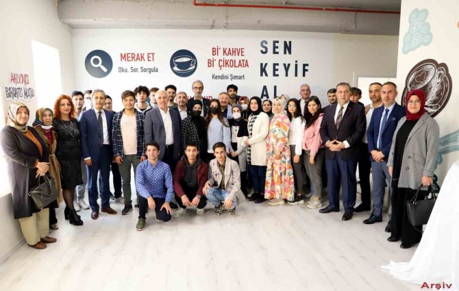 Akdeniz’de Açılan Kurslarla 3 Yılda 10 Bin Çocuk Yüzme Öğrendi