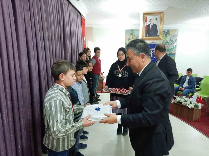 Akıl Ve Zeka Oyunları Turnuvası’nda Dereceye Giren Öğrenciler Ödüllerine Kavuştu