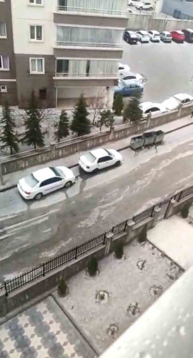 Ankara’da Sağanak Yağış Ve Dolu Etkili Oldu