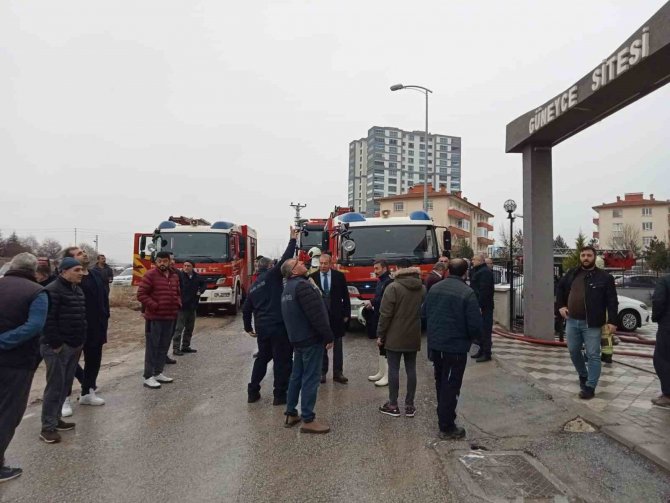 Elektrik Arızasından Çıkan Yangında 14 Kişi Dumandan Etkilendi