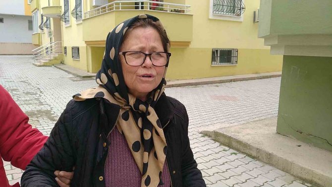 Uykusundan ’Deprem Oluyor’ Diyerek Kalkan Kadın İkinci Kattan Atladı, Hayatını Kaybetti
