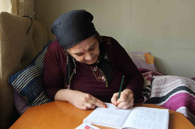 13 Ameliyat Geçirdi, Hasta Yatağında Okuma-yazma Öğreniyor