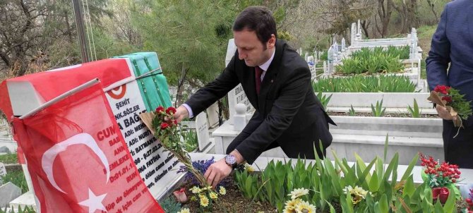 Batman’da 18 Mart Şehitleri Anma Gününde Şehit Aileleri Ve Şehit Kabirleri Ziyaret Edildi