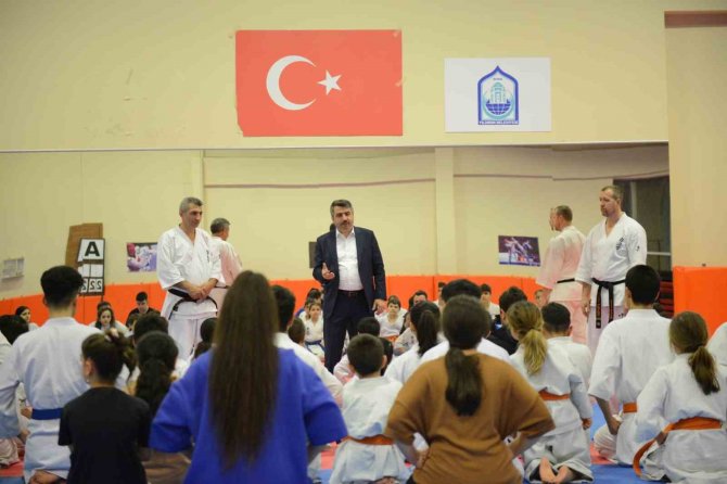 Şampiyonları Başkan Yılmaz Uğurladı