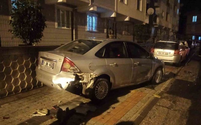Direksiyon Başında Kalp Krizi Geçirdi, İki Araca Çarpıp Hayatını Kaybetti