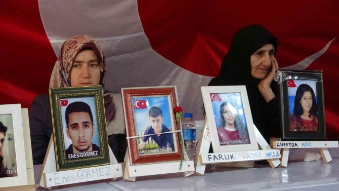 Evlat Nöbetindeki Yusuf Erdinç: “Oğlumun Elindeki Kalemi Kırıp Yerine Silah Verdiler”