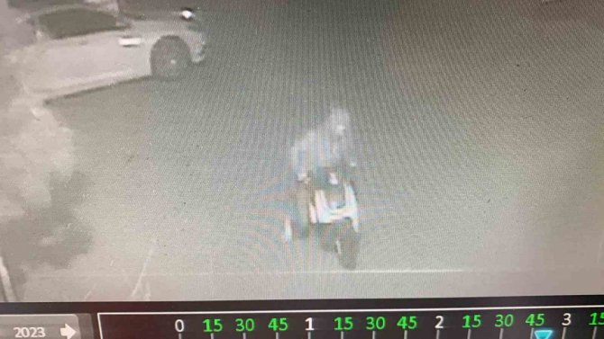 Diyarbakır’da 50 Bin Tl Değerindeki Motosikletin Çalınma Anı Kameraya Yansıdı