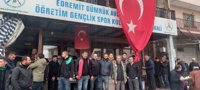Edremitli Avcılardan Çanakkale Şehitleri İçin Hayır Yemeği