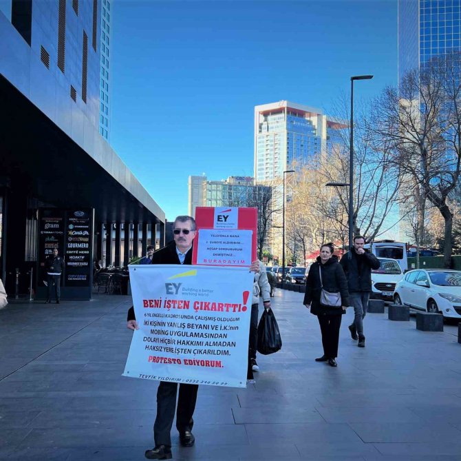 Hakları Verilmeden İşten Çıkartılan Engelli İşçi, Tek Başına 4 Yıldır Eylem Yapıyor