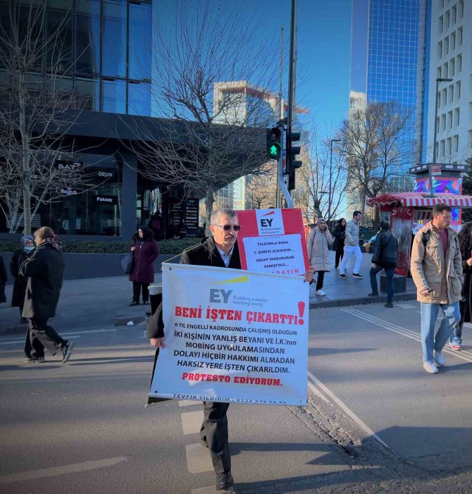 Hakları Verilmeden İşten Çıkartılan Engelli İşçi, Tek Başına 4 Yıldır Eylem Yapıyor