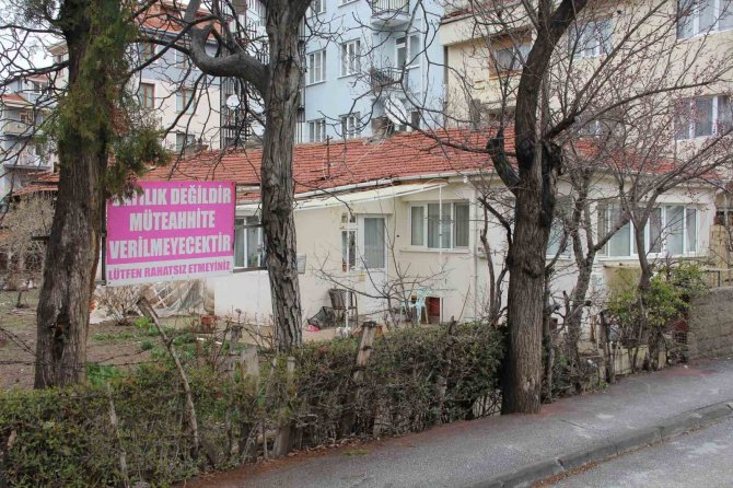 Eskişehir’de İlginç Afiş