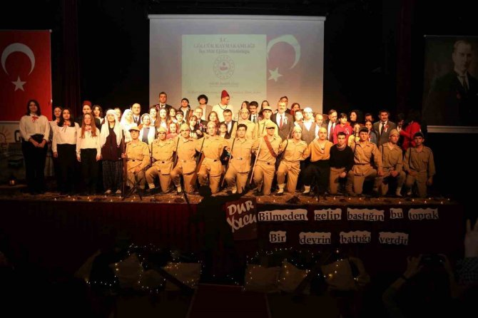Çanakkale Zaferi’nin Tiyatro Oyunu Dakikalarca Ayakta Alkışlandı