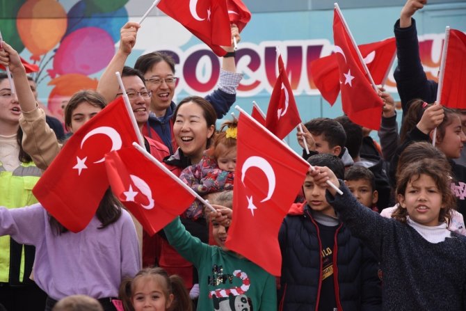 Güney Koreli Gönüllüler, Çocukları Sevindirdi