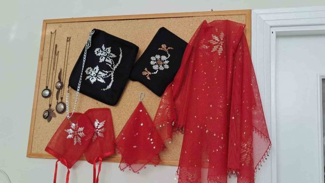 Kadınlar Hem Meslek Öğreniyor Hem De Aile Bütçesine Katkı Sağlıyor