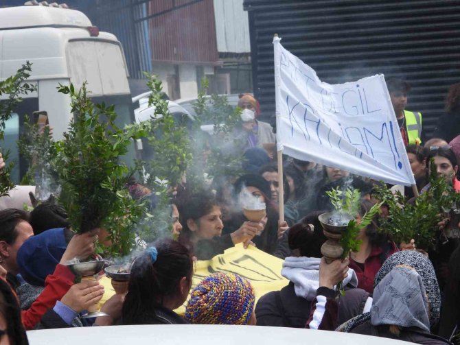 Depremde Hayatını Kaybedenler İçin 40. Günde Anma Yürüyüşü