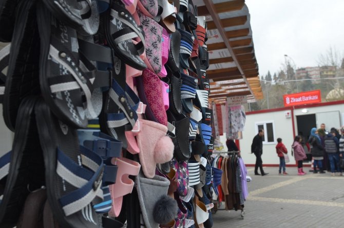Konteyner Çarşıda Esnaf Satışlara Başladı
