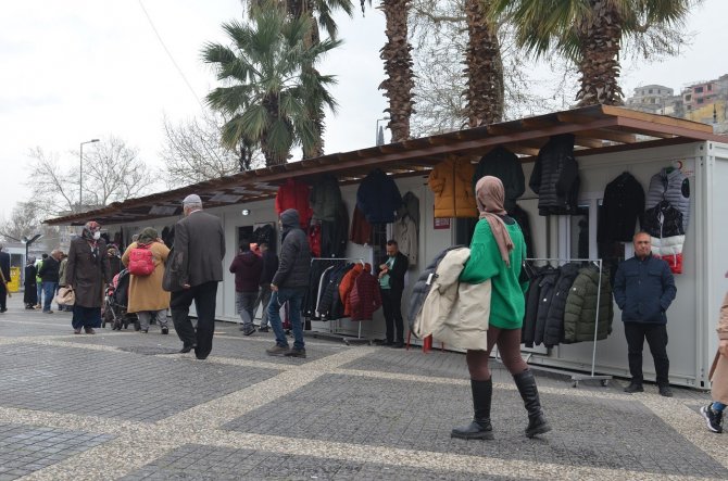 Konteyner Çarşıda Esnaf Satışlara Başladı