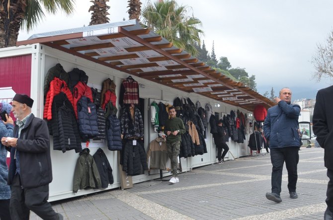 Konteyner Çarşıda Esnaf Satışlara Başladı