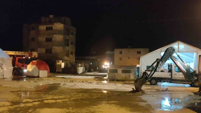 Hatay’da Sağanak Yağış Etkili Oluyor