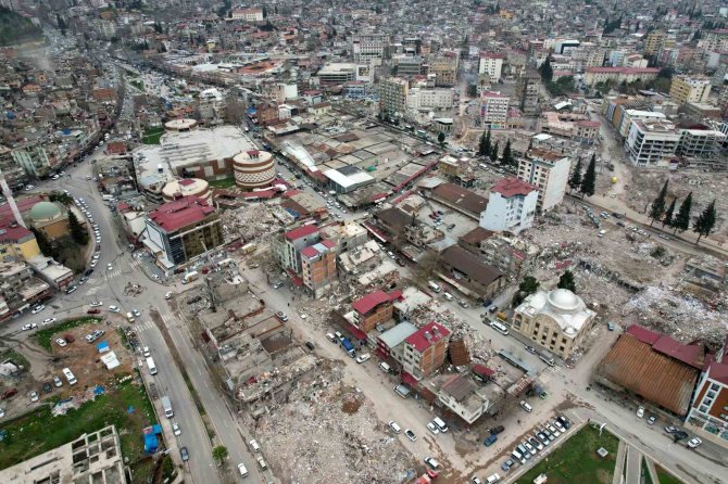 Kahramanmaraş’ta Enkaz Kaldırma Çalışmaları Sürüyor