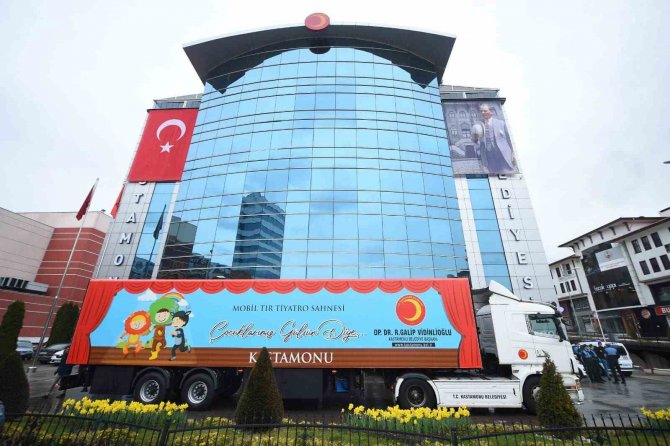 Kastamonu Belediyesi, Mobil Çocuk Tiyatro Tırını Çadır Kentlere Gönderdi