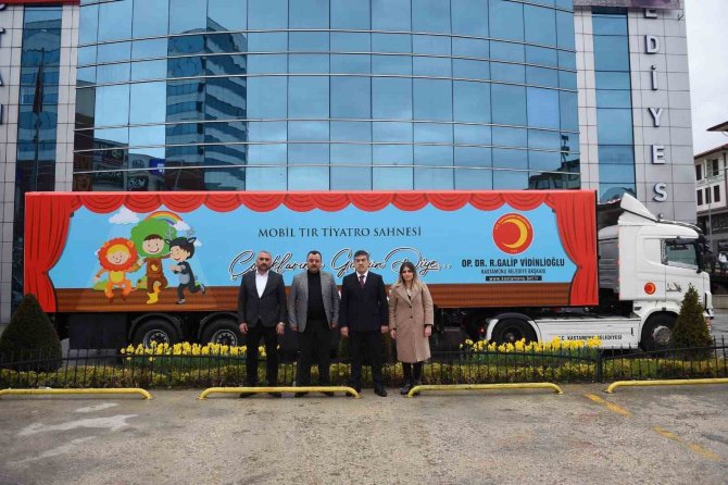Kastamonu Belediyesi, Mobil Çocuk Tiyatro Tırını Çadır Kentlere Gönderdi