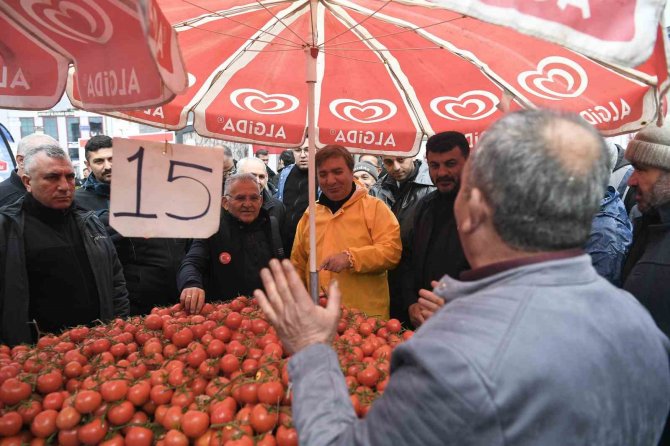 Başkan Büyükkılıç, Elbistan Kayseri Çarşısı’nda Esnafı Ziyaret Etti