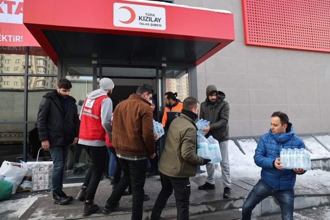Kızılay Talas Şubesi Bağışları Depremzedelere Ulaştırıyor
