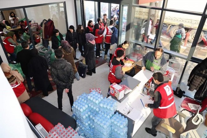 Kızılay Talas Şubesi Bağışları Depremzedelere Ulaştırıyor