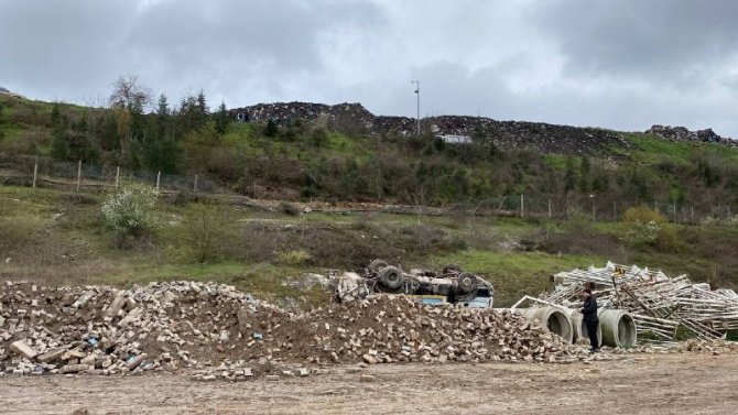 Yaklaşık 70 Metre Yuvarlanan Çöp Kamyonundan Dışarıya Fırladı