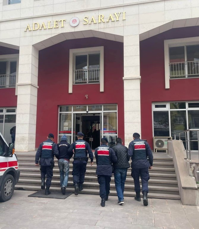Dolandırıcılık, Kasten Adam Öldürme Ve Yağma Suçlarından Aranan 3 Şahıs Yakalandı