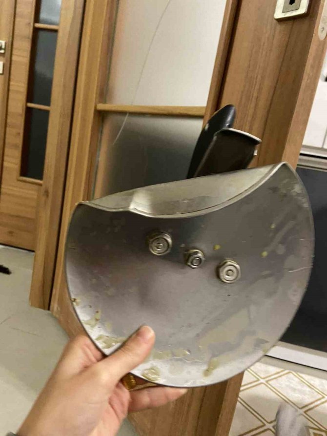 Düdüklü Tencere Bomba Gibi Patladı: 2 Yaralı