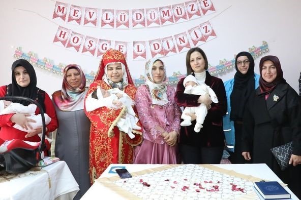 Neziha Çelik, Depremzede Aileleri Yalnız Bırakmıyor