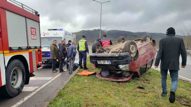 D-650’de Takla Atan Otomobilde Sıkışan Kadın Yaralandı
