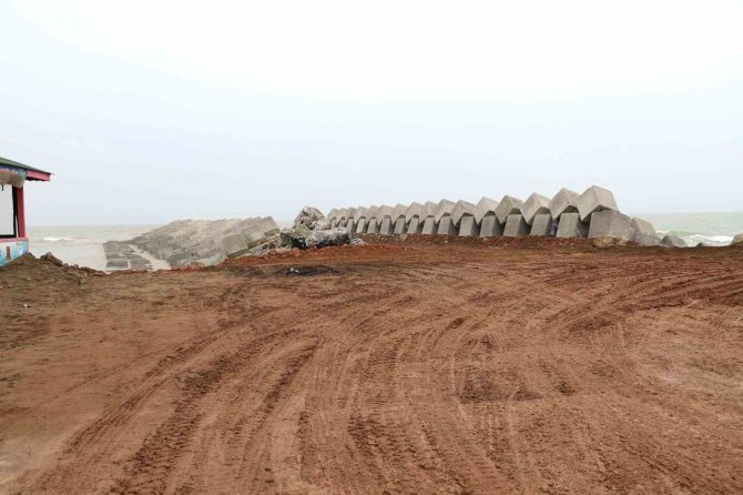 Sakarya’da 10 İşyeri Sular Altında Kalmıştı, O Bölgede Mendirek Çalışması