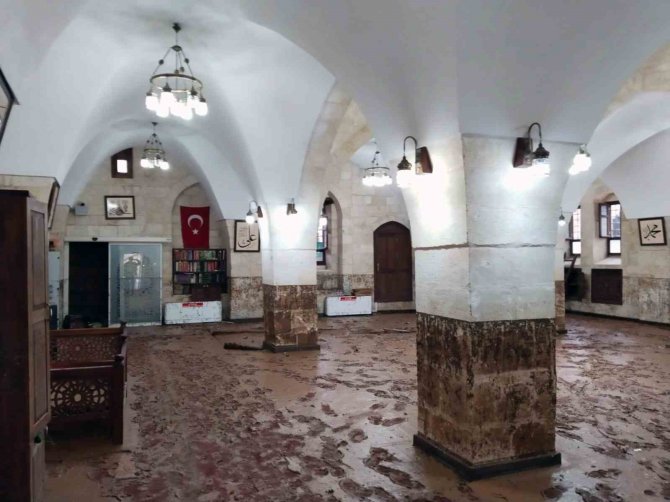 Şanlıurfa’da Sel Afeti İbadethaneleri De Etkiledi