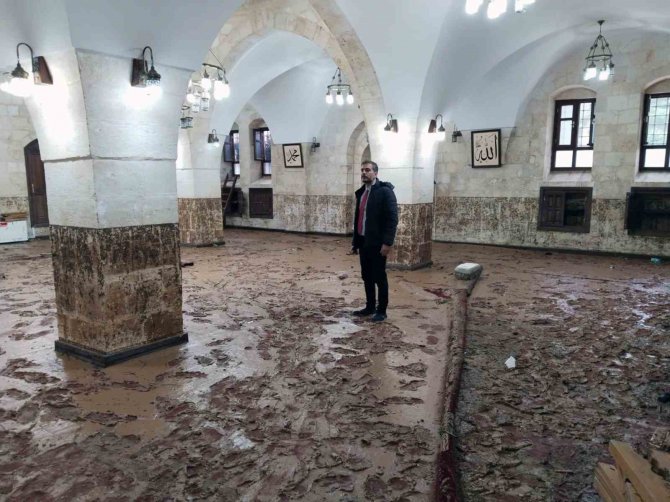 Şanlıurfa’da Sel Afeti İbadethaneleri De Etkiledi