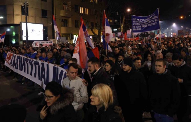 Sırbistan’da Kosova İle Normalleşme Anlaşması Protesto Edildi