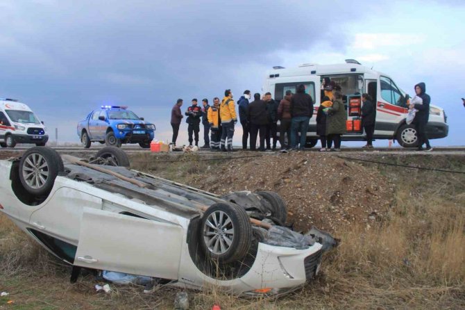 Otomobil Şarampole Uçtu: 4 Yaralı
